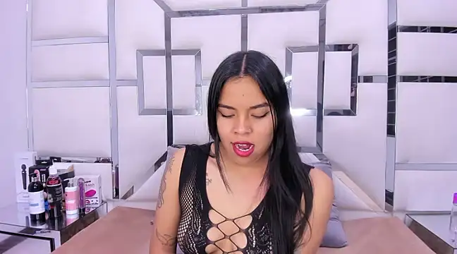 ZoeWan69 online show from February 2025 07:00:01 PM