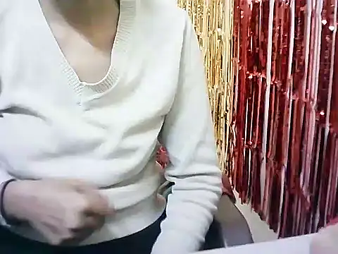 Snapshot of Rubi-Ji chatting on February 2025 12:17:02 PM Rubi-Ji online show from February 2025 12:17:02 PM