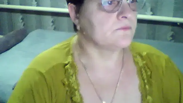 Snapshot of ElzaJewel chatting on February 2026 07:40:01 PM ElzaJewel online show from February 2026 07:40:01 PM