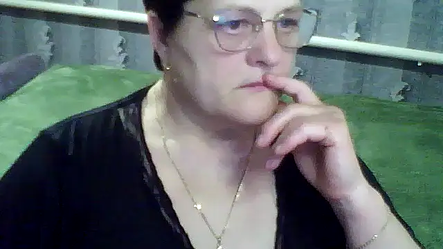 Snapshot of ElzaJewel chatting on April 2026 07:44:02 PM ElzaJewel online show from April 2026 07:44:02 PM