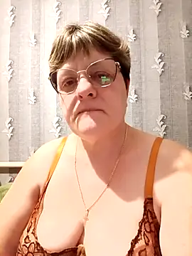 Snapshot of ElzaJewel chatting on April 2026 09:01:01 PM ElzaJewel online show from April 2026 09:01:01 PM