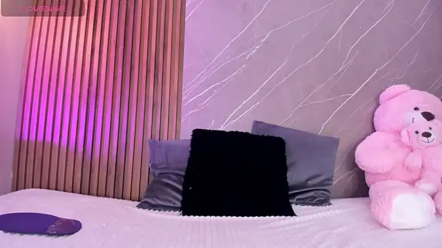 ariana jhonson1 online show from October 2025 12:39:01 PM