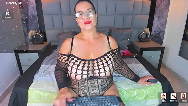 Your Lady Milf online show from April 2026 05:43:01 PM