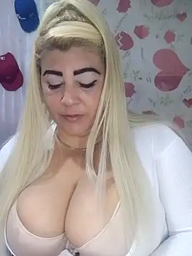 Snapshot of BonniAdams chatting on October 2025 03:45:02 PM BonniAdams online show from October 2025 03:45:02 PM