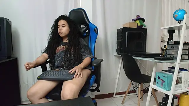 Snapshot of ema_abby chatting on March 2026 08:03:01 PM ema abby online show from March 2026 08:03:01 PM