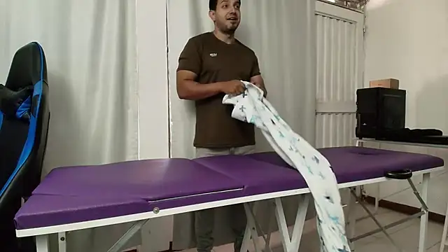 Snapshot of ema_abby chatting on April 2026 07:33:02 PM ema abby online show from April 2026 07:33:02 PM