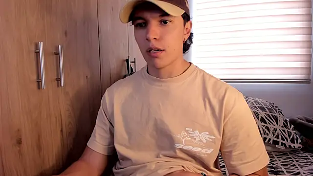 Snapshot of Mastrangelo_xxx chatting on November 2025 07:16:02 PM Mastrangelo xxx online show from November 2025 07:16:02 PM