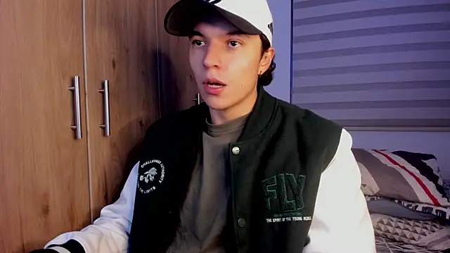 Snapshot of Mastrangelo_xxx chatting on December 2025 04:10:02 AM Mastrangelo xxx online show from December 2025 04:10:02 AM