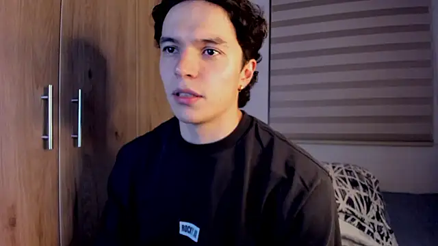 Snapshot of Mastrangelo_xxx chatting on February 2026 04:18:02 AM Mastrangelo xxx online show from February 2026 04:18:02 AM