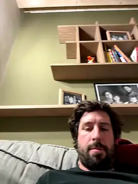 Snapshot of Ovett086 chatting on December 2025 02:06:02 AM Ovett086 online show from December 2025 02:06:02 AM