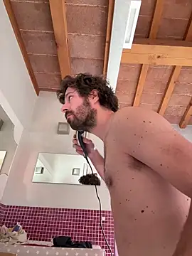 Snapshot of Ovett086 chatting on April 2026 08:18:02 AM Ovett086 online show from April 2026 08:18:02 AM