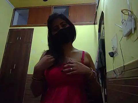 Queen Couple online show from February 2025 04:57:01 PM