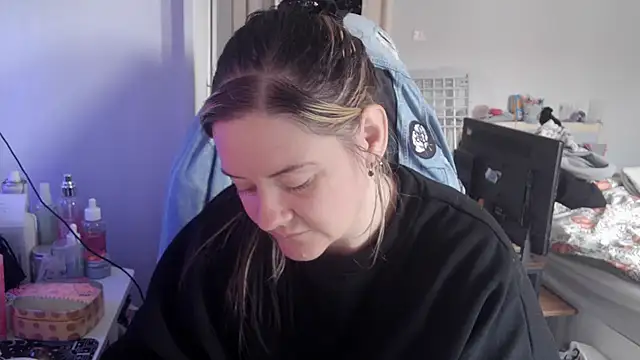 Snapshot of AureliaXOX chatting on October 2025 09:10:02 AM AureliaXOX online show from October 2025 09:10:02 AM