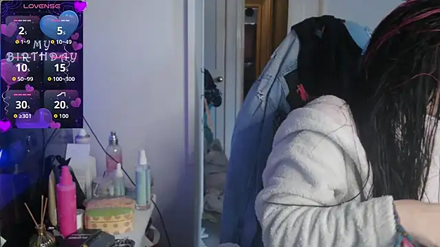 Snapshot of AureliaXOX chatting on October 2025 10:37:01 AM AureliaXOX online show from October 2025 10:37:01 AM