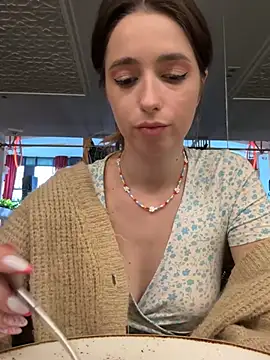 Maria Moonlight online show from March 2025 02:43:02 PM