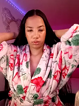 SallyWhitee online show from July 2026 04:43:02 AM