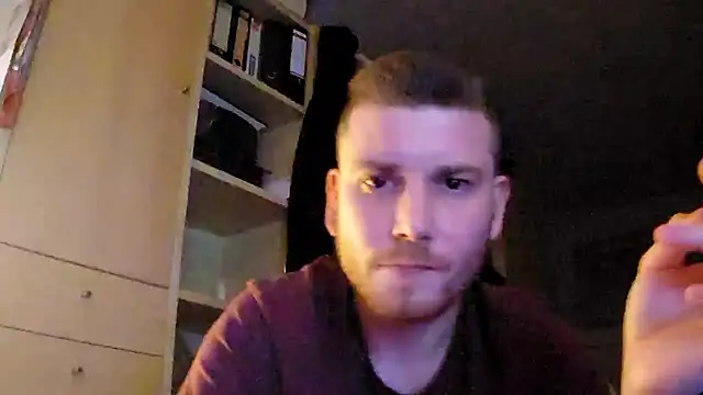 Snapshot of Foxtrott_242 chatting on November 2025 09:47:01 PM Foxtrott 242 online show from November 2025 09:47:01 PM