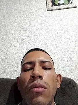 Mineirinho043 online show from February 2025 11:21:02 PM