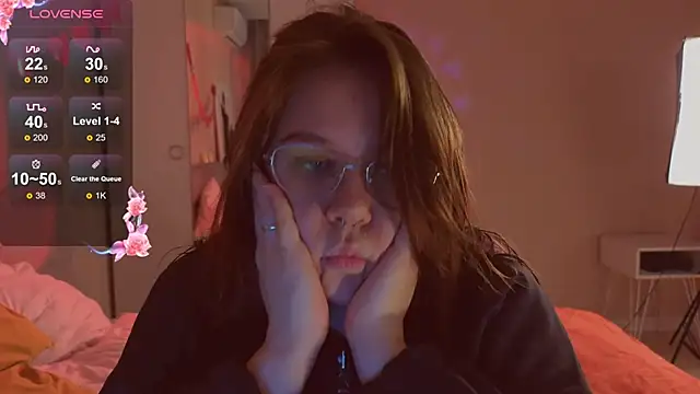 Snapshot of Mia_Luw chatting on March 2026 03:14:02 AM Mia Luw online show from March 2026 03:14:02 AM