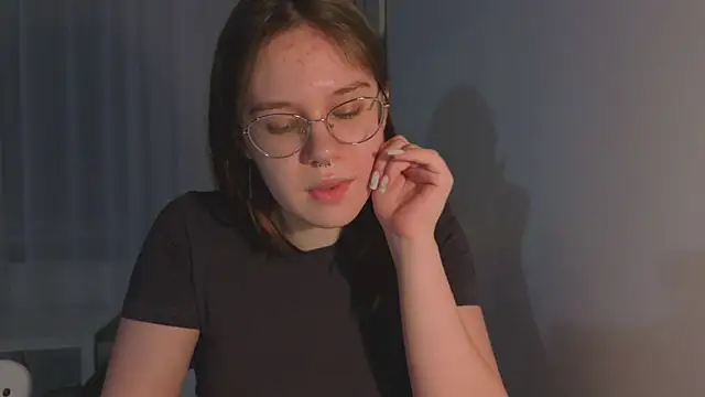Snapshot of Mia_Luw chatting on March 2026 03:23:01 PM Mia Luw online show from March 2026 03:23:01 PM