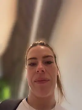 oliviafranciis online show from July 2026 10:37:01 PM