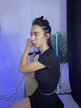 Celine Roxelle online show from October 2025 05:18:02 AM