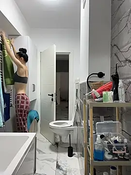 Celine Roxelle online show from April 2026 12:38:01 PM