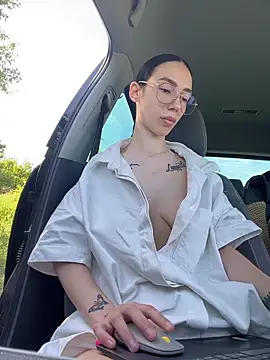 Celine Roxelle online show from May 2026 01:40:01 PM