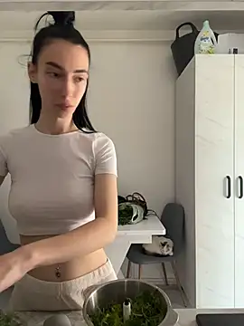 Celine Roxelle online show from May 2026 01:06:01 PM