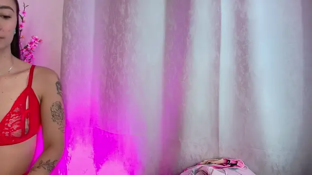 Snapshot of miaa_queen2 chatting on November 2025 01:33:02 PM miaa queen2 online show from November 2025 01:33:02 PM