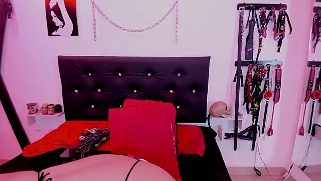 Julieta Carden  online show from February 2026 12:32:01 PM