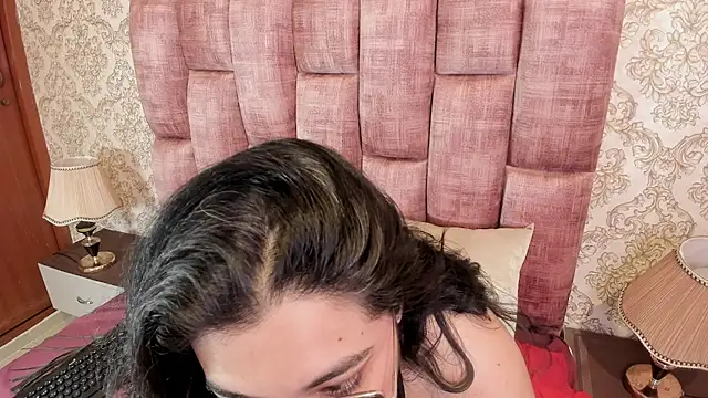 Julieta Carden  online show from July 2026 02:13:01 PM