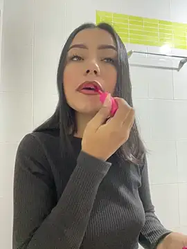Snapshot of julieta_fn chatting on April 2026 04:37:01 PM julieta fn online show from April 2026 04:37:01 PM