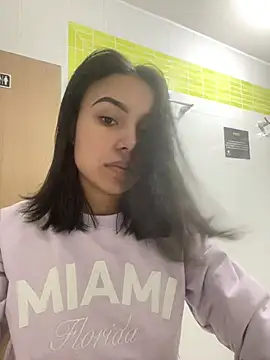 Snapshot of julieta_fn chatting on April 2026 02:21:01 PM julieta fn online show from April 2026 02:21:01 PM