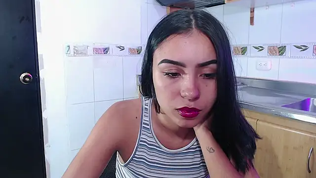 Snapshot of julieta_fn chatting on May 2026 04:04:02 PM julieta fn online show from May 2026 04:04:02 PM