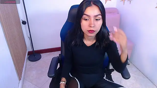 Snapshot of julieta_fn chatting on May 2026 02:47:01 PM julieta fn online show from May 2026 02:47:01 PM