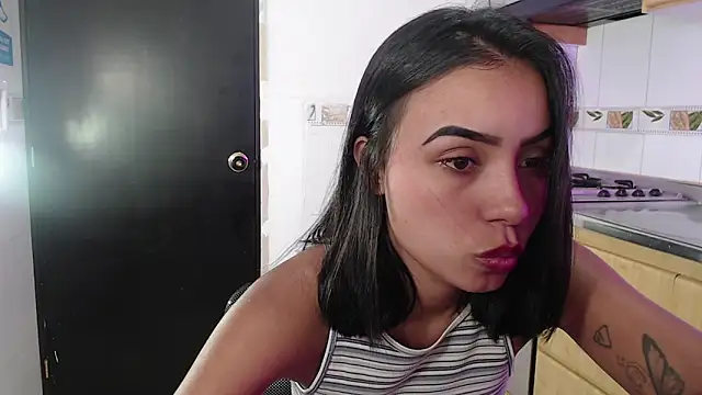 Snapshot of julieta_fn chatting on May 2026 03:06:01 PM julieta fn online show from May 2026 03:06:01 PM