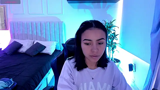 Snapshot of julieta_fn chatting on May 2026 01:20:02 PM julieta fn online show from May 2026 01:20:02 PM