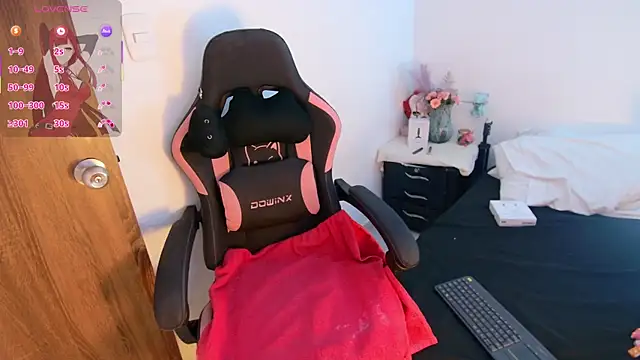 Snapshot of alaia_sweetxxx chatting on March 2025 06:54:01 PM alaia sweetxxx online show from March 2025 06:54:01 PM