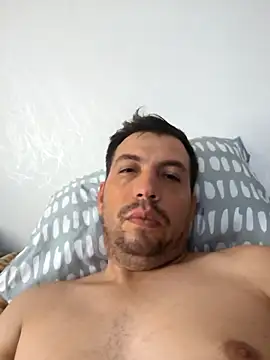 reyarturs13 online show from April 2026 05:51:01 PM