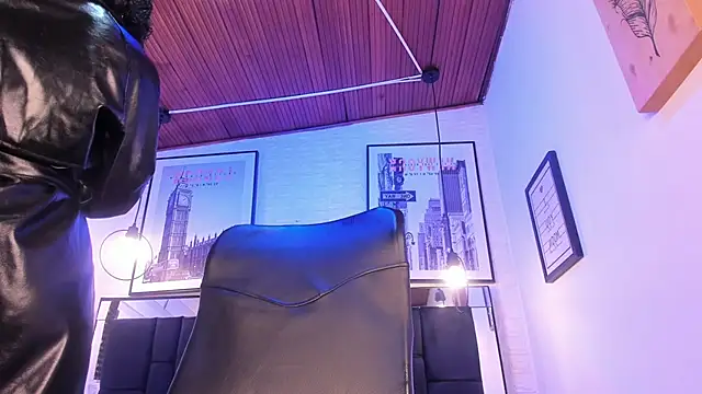 tylla  online show from October 2025 04:08:02 AM