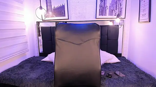 tylla  online show from October 2025 03:40:01 AM