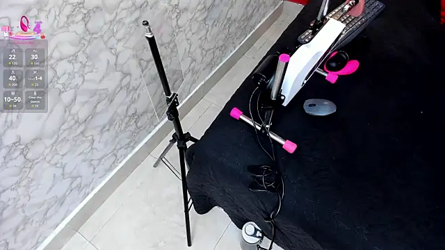 IVISBOUNCYASS online show from November 2025 12:15:01 PM