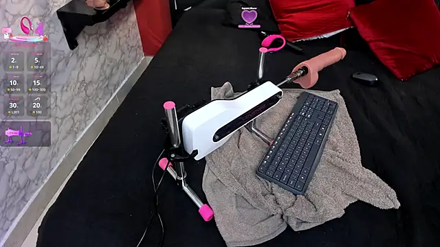 IVISBOUNCYASS online show from April 2026 12:43:01 PM