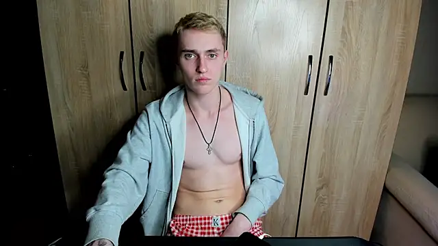 Snapshot of crazybottom99 chatting on March 2025 05:11:02 PM crazybottom99 online show from March 2025 05:11:02 PM