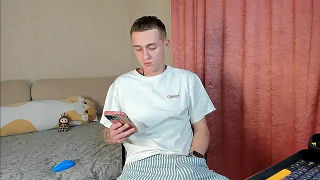 Snapshot of crazybottom99 chatting on October 2025 07:48:02 PM crazybottom99 online show from October 2025 07:48:02 PM