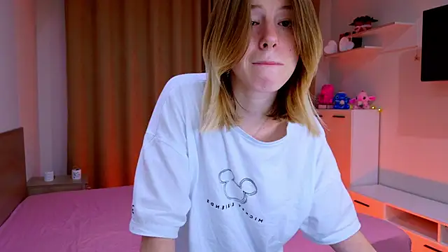 Snapshot of Bella_amory chatting on November 2025 09:42:02 PM Bella amory online show from November 2025 09:42:02 PM