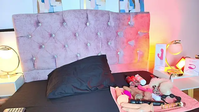 Skye Moore online show from September 2025 12:38:02 PM