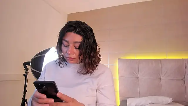 Snapshot of _michonne_ chatting on May 2026 03:24:01 AM michonne online show from May 2026 03:24:01 AM