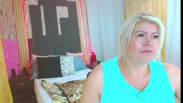 Snapshot of Herlys_Texas chatting on February 2025 10:47:02 PM Herlys Texas online show from February 2025 10:47:02 PM